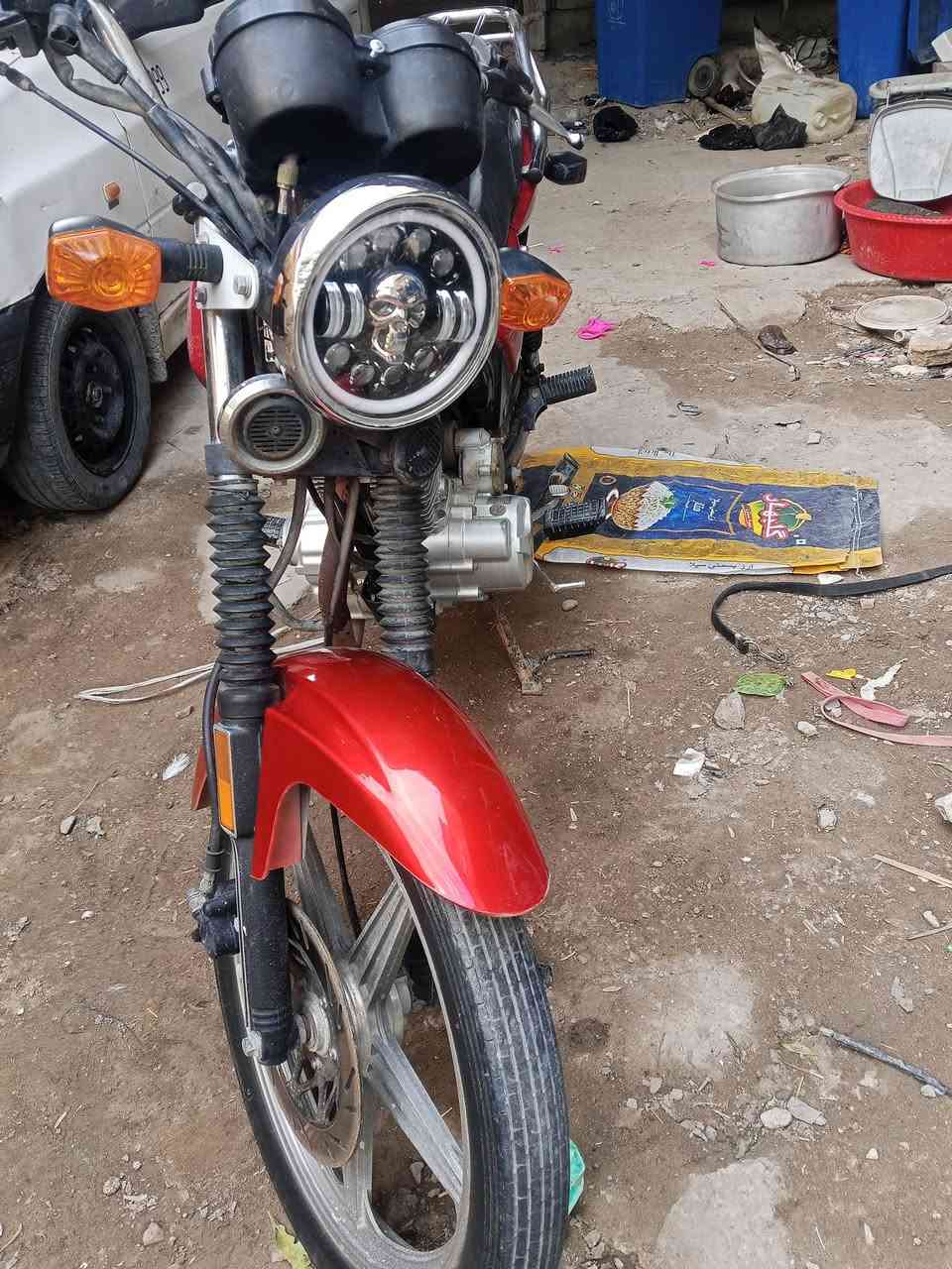 سلام عليكم دراجه  دايون لبيع موديل 19 أوراق اصولي دراجه خرسه خير من الله جهزه من كلشي السعر 900 أو بيه مجال شي قليل حك الجيه  كربلاء ***********
