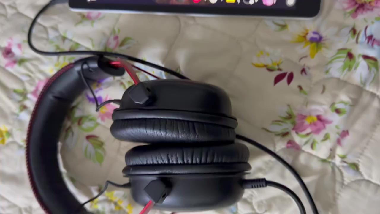 السلام عليكم 
متوفر سماعه هايبر اكس كلاود 2 
نضيفه 100/100 فقط بيها هاي المشكله و ما مأثره عليها 
 سعرها 45 وبيها مجال ( معداتها كامله)
مكاني بغداد دوره ابو دشير


**إذا كنت صاحب هذا الإعلان وتريد حذفه لأي سبب، رجاءا أرسل رسالة إلى الدعم الفني**