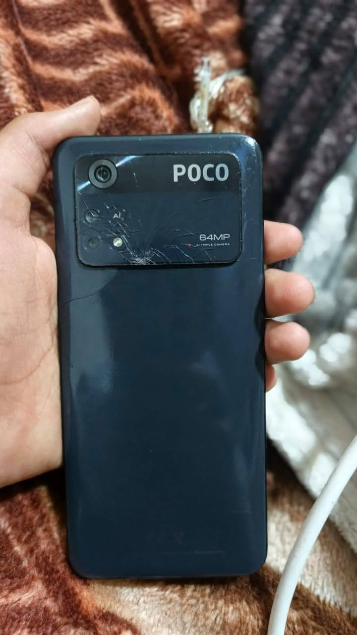 السلام  عليكم 
جهاز Poco M4 pro الجهاز نظيف مامفتوحة اي قطعة بالجهاز الشاشة اصلية وللامانة بيهه فطر جوة الشاشة حتة مو ماثر بالمس الكاميرا الامامية تصويرها ممتاز والكاميرا الخلفية كذالك تصويرها ممتاز ذاكرة الجهاز 256 جيجبايت رام 8 ملحقاتة شاحن اصلي  سعر الجهاز راح يكون 140 الف قابل للتفاوض رقم واتساب مو متوفر بل فيسبوك الرقم ***********
