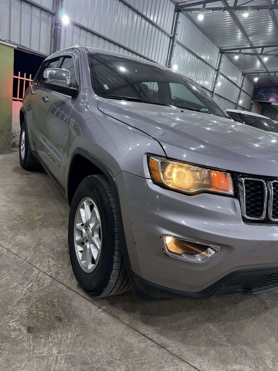 جيب 2018 كلين بيع او مراوس
السيارة كفالة عامة من الغرق ومن الصبغ والتعديل والبارد والصبغ والتكحيل وكلشي حتة تقرير كار فاكس داكهة 
موصفات عادي رقم ديالى هزة وسنوية ورقم جديد وباسمي 
العنوان جديدة الشط قرب مرور الحسينية 
السعر 236$ وبيهة مجال 
***********
