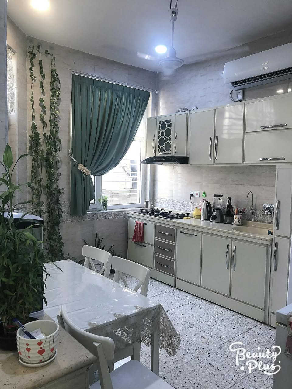 دار سكن للبيع مساحه 100 متر زراعي سند 25 
بناء حديث طابق واحد بناء طابوگ 
غرفه وهول ومطبخ واستقبال 
مجمعات صحيه خدمات كامله
مي كهرباء مدارس مجاري شوارع قيد الإنجاز 
الموقع حله شارع 60 الاساتذه خلف حمورابي 
الأستفسار الأتصال 
***********
#الدار_المعموره_للعقار 
ملاحظه / من لديه عقار ويرغب بالبيع مراسلت الصفحه او الاتصال
