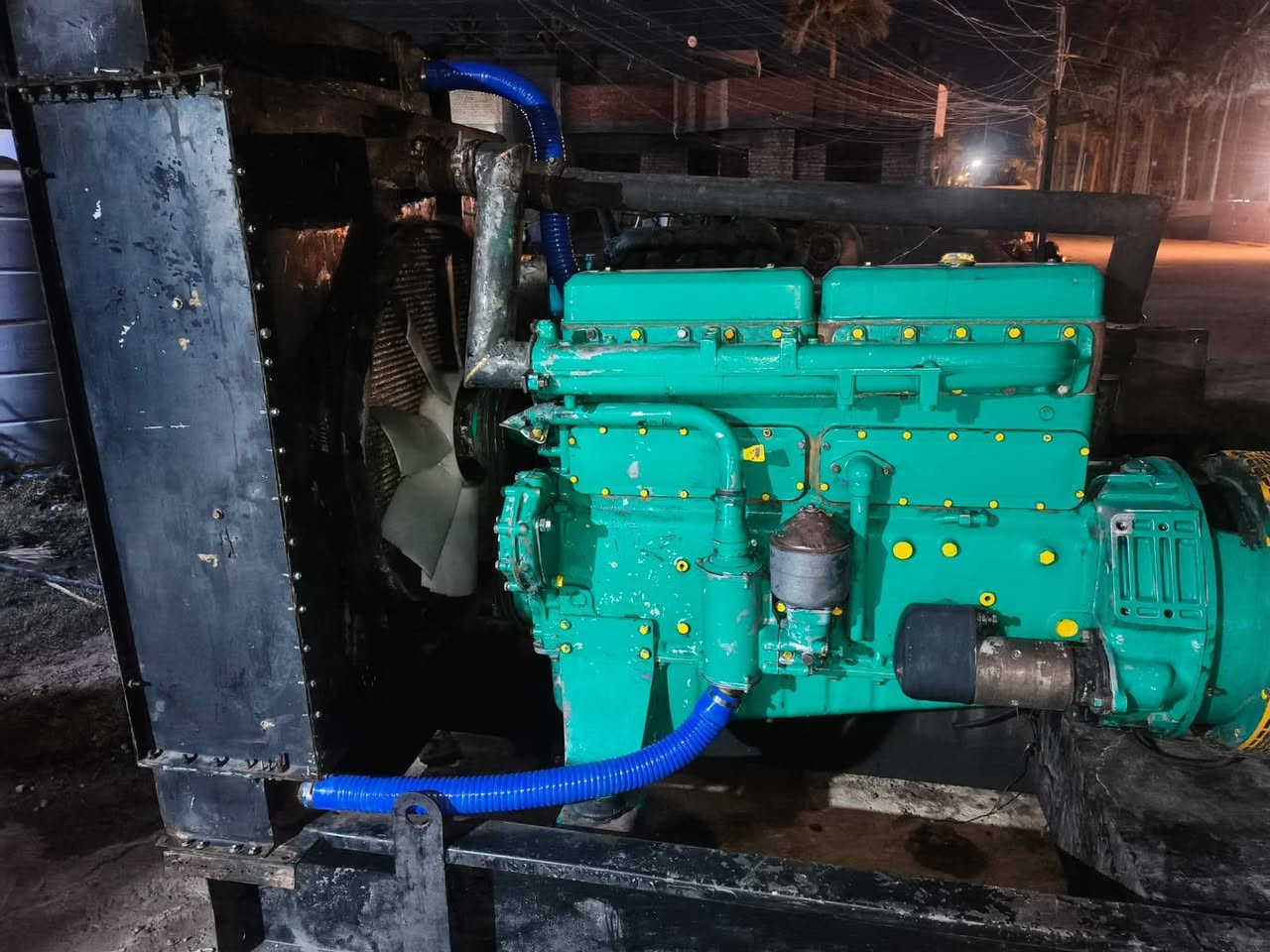 السلام عليكم
ملود سكانيا 112ونص جاهزه تجفيت جديد سايز 20  توليد 200كيفي وملفوف 250 مكانه الرمادي *********** سعر 45 وبيه مجال
