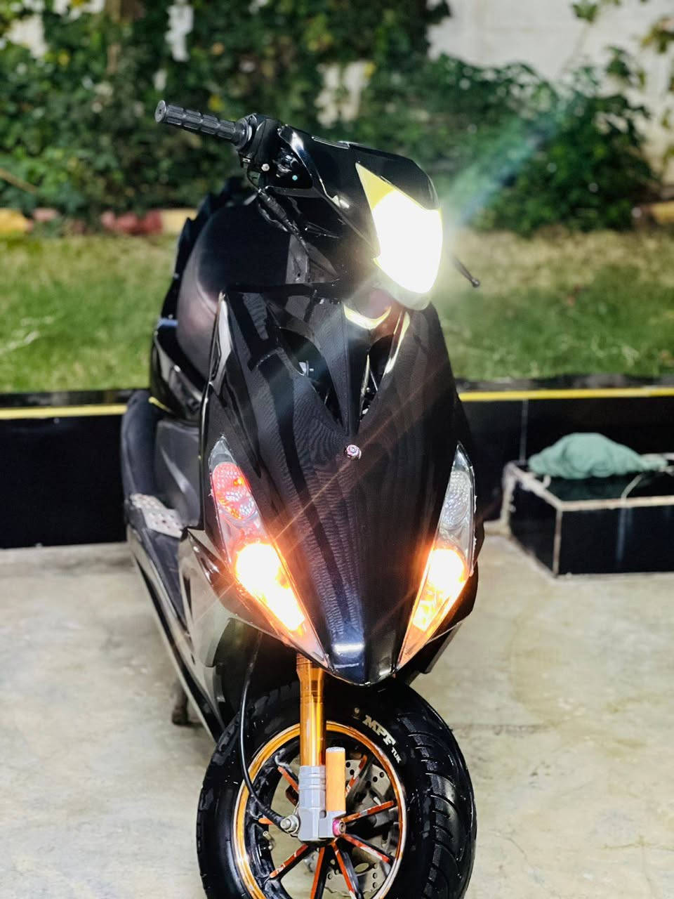 اسلام عليكم ماطور ماكس للبيع كلشي شغال مزود 55 نضيف كدام عين الرقم ***********
