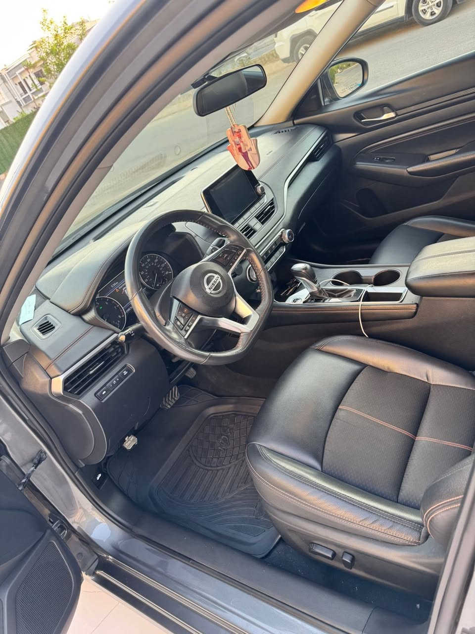 للبيع نيسان التيما موديل 2022 SR سعر 148$ قفل 
مواصفات sr معروفه فول كشن جلد شاشه جبيره تشغيل عن بعد ويل جبير بلادي لايت زنون ام الحاجب 
ضرر بونيد وجاملغ بدون دواخل 
ماشيه 70 
مكاني كركوك  ***********
