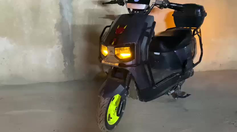 السلام عليكم دراجه شحن البيع صارله شهر من مشتغله اني اخذته ب 1200 اذا تشتري انطيني سعر  ونشالله مانختلف ***********
