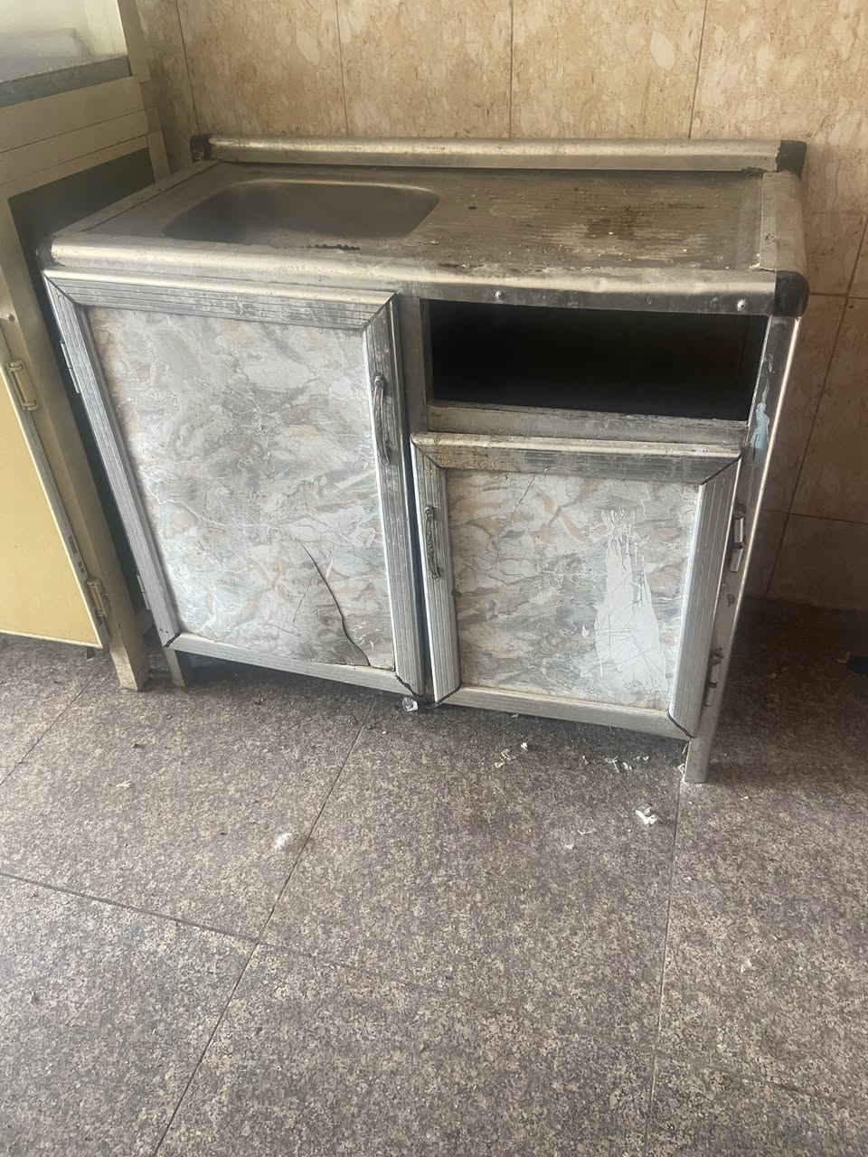 السلاام عليكم غراض كافتيره للبيع.  مجمده بلجيس. نضيفه بس عوزه غاز تشتغل تبريد فقط ماجمد  طباخ مطاعم 3 عين حديد ثقيل. جام خانه تسكام جديده  سنك. المنيوم 
الي يريدهن سوه 350 وبيهن مجال 
الناصريه شارع لاخلااص
***********
