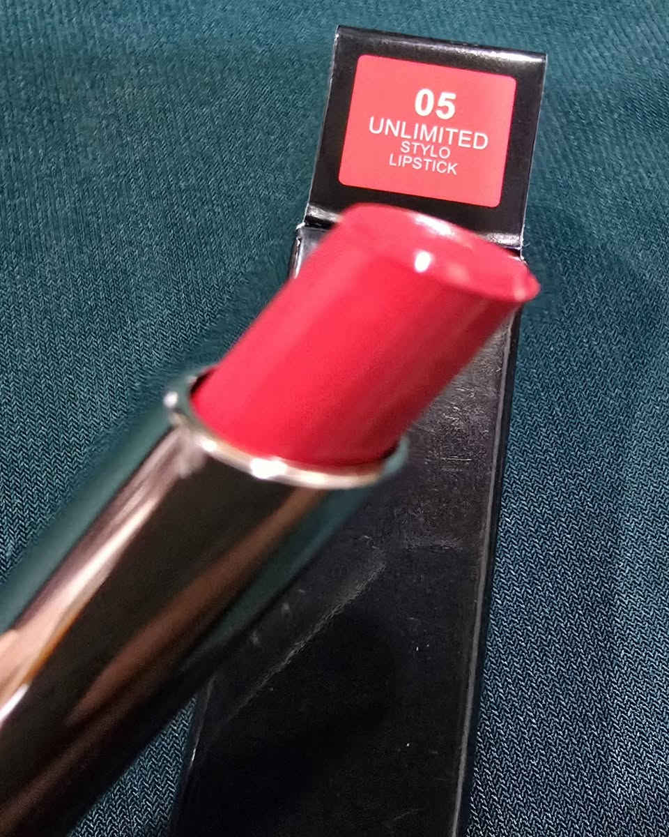 KIKO MILANO
تخفيضات وبسعر الجمله
منو تگدر تقاووم هيج الوان🥹
هاي الالوان كل البنات تضعف گدامها 😅
حمر ستك كيكو مليانه فيتامين C وزبدة الشيا♥️
بسعر ٨ آلاف 
يوجد توصيل لجميع محافظات العراق
للحجز مراسلتنا عن طريق الماسنجر أو عن طريق الواتساب***********
 التيلجرام @AYNOR_ST
