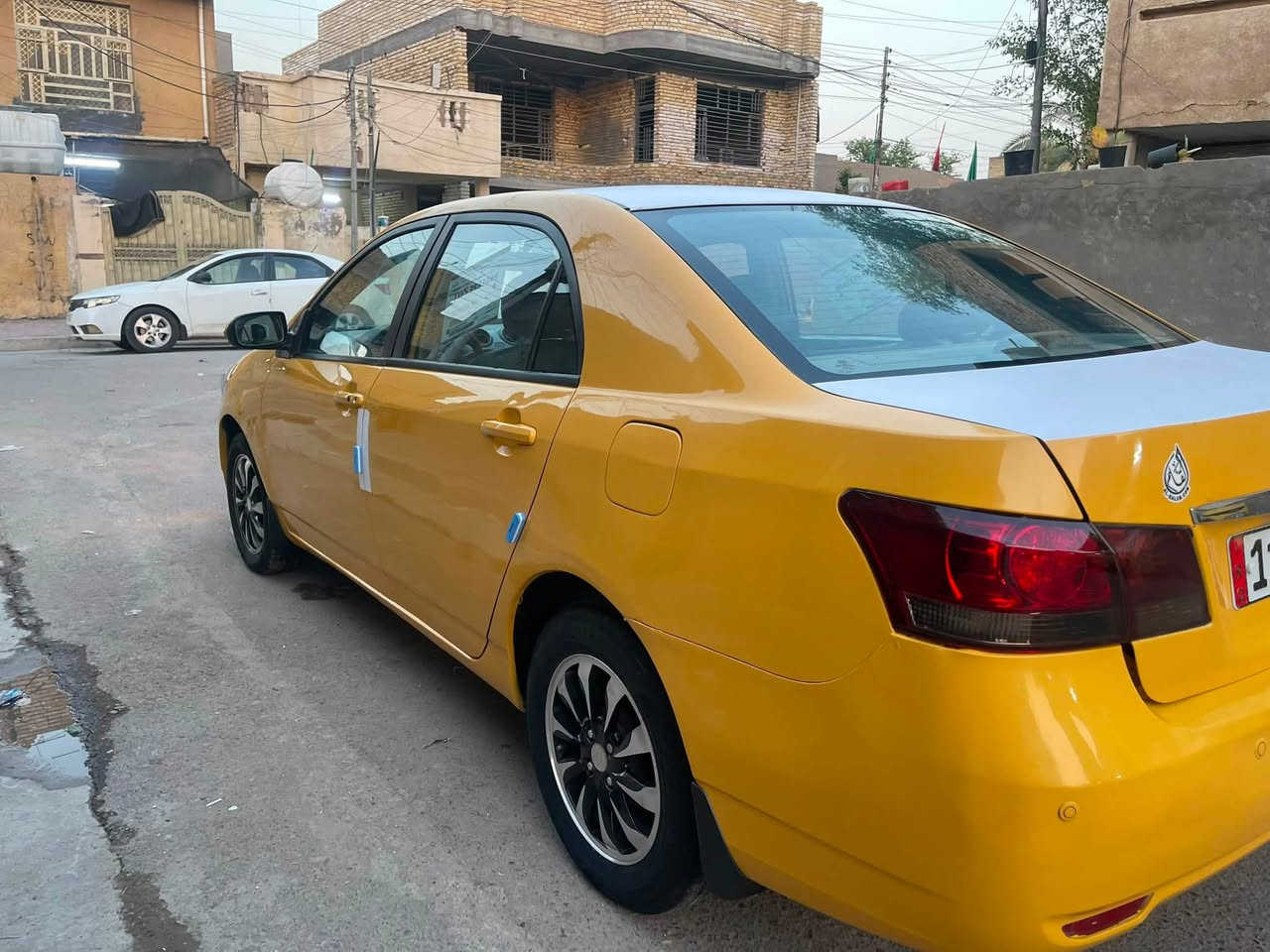 بيوايدي G3 موديل 2013
كير ومحرك كورلا اوتماتيك الحديث 1800
تبريد ثلج كير ومحرك خير من الله
 بيها هلالات ودوس معمره سياره جاهزه من كلشي 
السعر 52 مكاني بغداد 
 ‭***********‬
