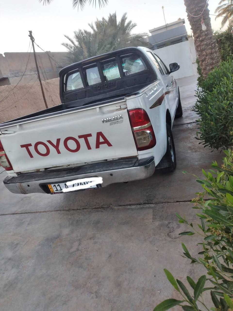 السلام عليكم 
سياره تويوتا هايلوكس موديل 2007
شاصي ١٩
رقم بغداد جديد  بسمي السياره تحويل ثاني يوم
العنوان  ديالى المقدايه الصدور 

الاتصال  ***********
