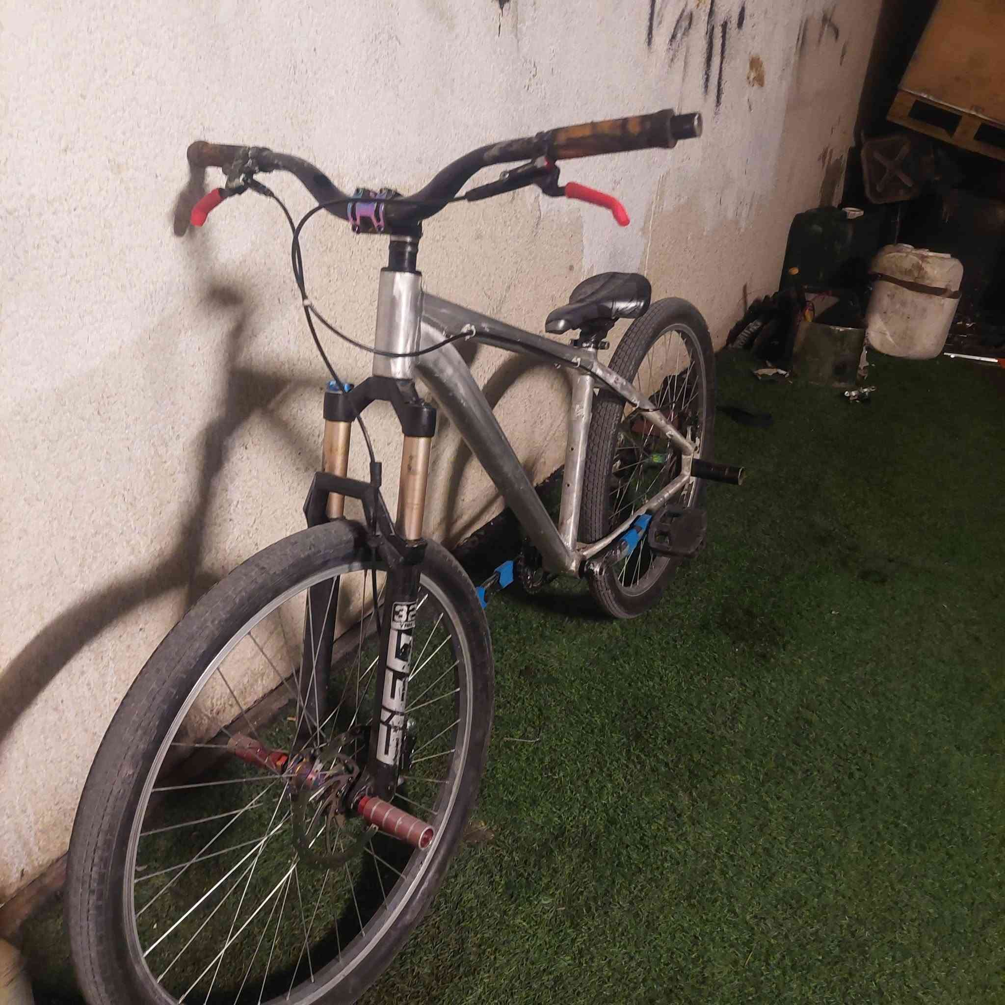السلام عليكم شباب لبيع بايك مزود بركات دهن مارين بي  دبل غاز بطيخه سبع لون زوج ستيرن ديكي ركبه قجما بي نمر سنكل  سعر ٢٥٠بي مجال


**إذا كنت صاحب هذا الإعلان وتريد حذفه لأي سبب، رجاءا أرسل رسالة إلى الدعم الفني**
