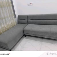 كورنر ٣ متر  كل قطعة متر ونص  عرضه معا مترين  القطعة الطولانية منفصلة ...