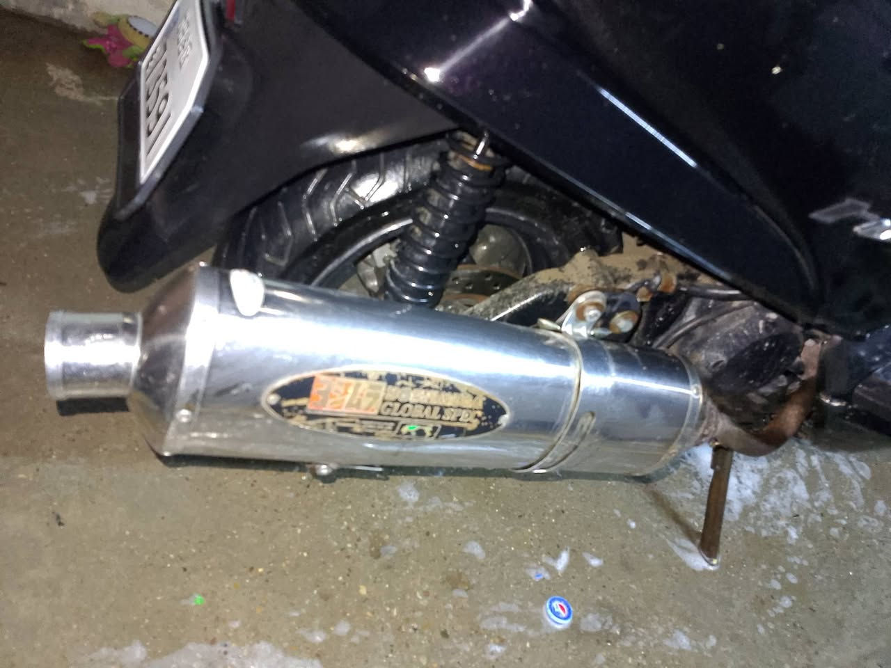 السلام عليكم ورحمة الله وبركاتة
دراجة فورزة صفر 8 بصمة عميه بلاد مكينه كلاجات شلعه تخبل تشك الكاع لايت زنون 
المكان بغداد الحسينية 
السعر 800 وبيها مجال
***********
