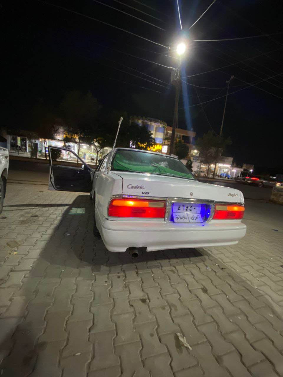 نیسان سدریک ٢٠٠١
رەقەم سلیمانی 
تەبریت لەسەر سویج 
گیرومەکینە بەشەرت 
دوو پارجە لیدراوی هەیە 
بەشەرتی تەحویل 
خایساتی تی نیە 
نمونە لە جوانی
سعر٤٤ مەجال
*********** كركوك, العراق
