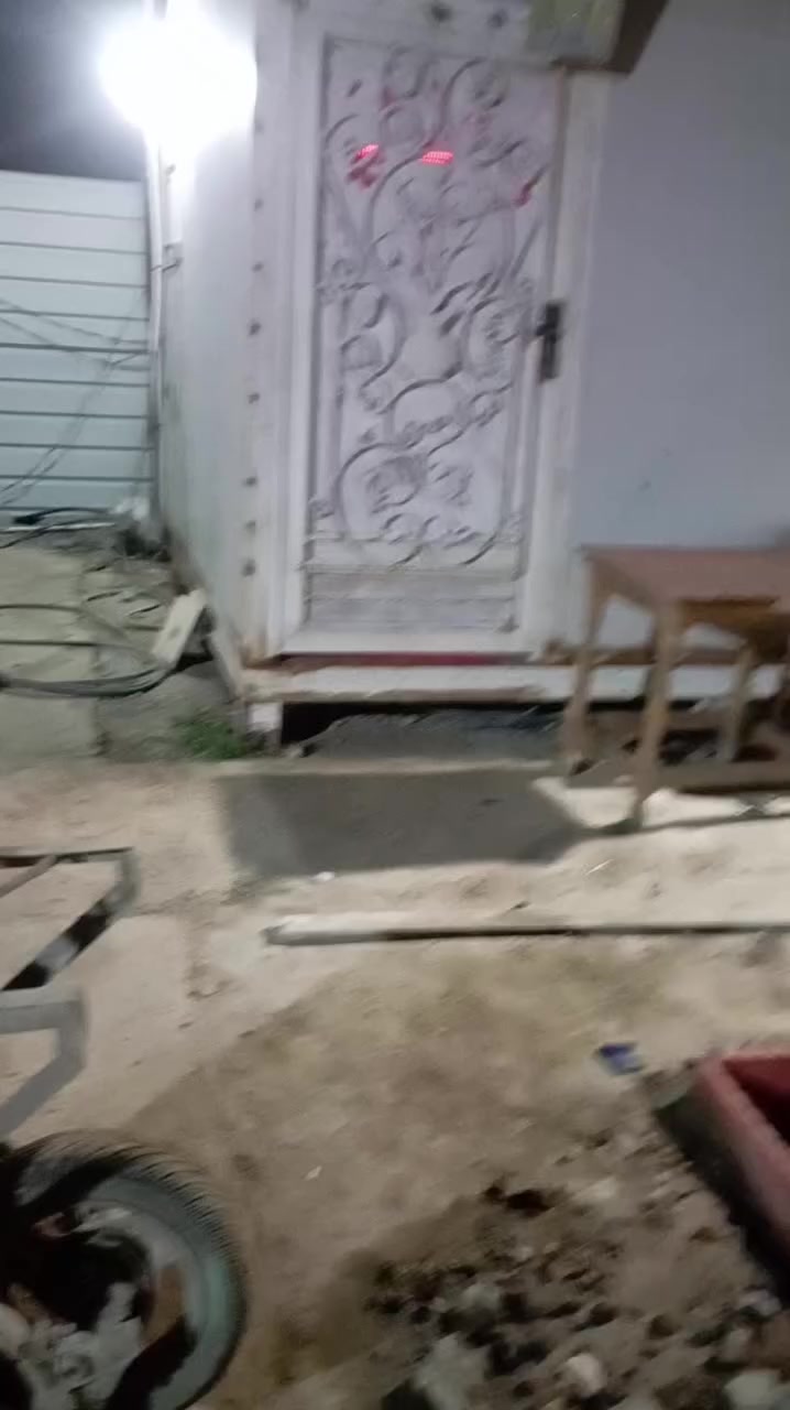 السلام عليكم كرفان للبيع 4في 7 عنوان حله بابل ***********
