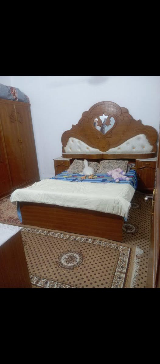 سلام عليكم مكلف بالنشر / 
بيت مساحه 110متر  مكون من طابقين 4 غرف نوم وكلدور ومطبخ واستقبال وصحيات خاجيه وداخليه شرقي وغربي  البناء بلوك صب كونكريت مسلح فوك وجوة  كهربائيات  درجه اولى  بيت متعوب عليه المكان كريطعه فرع ابو ياسر الخباز  تبليط مسافه عن شارع العام يم بيت مكي ابو احمد سند 25 
رقم صاحب الدار  مراسله واتساب او اتصال 
  ‏‪0770 758 7928‬‏ 
السعر  65 وبي مجال بسيط حلة, بابل
