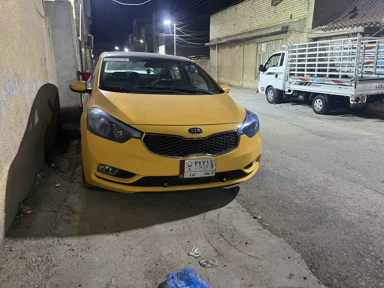 سلام عليكم 
سياره فورتي موديل 2015 وارد امريكي الحادث جاملوخ من امريكا بدون  جواصي الحادث الثاني بيدي صار شويه من الجاملوخ الخلفي وقطعه صغيره من الباب الخلفي واضح بالفيديو سياره جديده تعمير جديد كير مكينه جديد منظوم مال تبريد كله جديد داخله نظيف مدوشم الكشنات والارضيه سياره اي شي مابيها فقط ملاحظات بسيطه كلش رقم بغداد *********** السعر 115 وبيها مجال للامانه قبل اربع اشهر صبغتها صبغ جديد بعدني ممبلوشها ولا صاقلها
