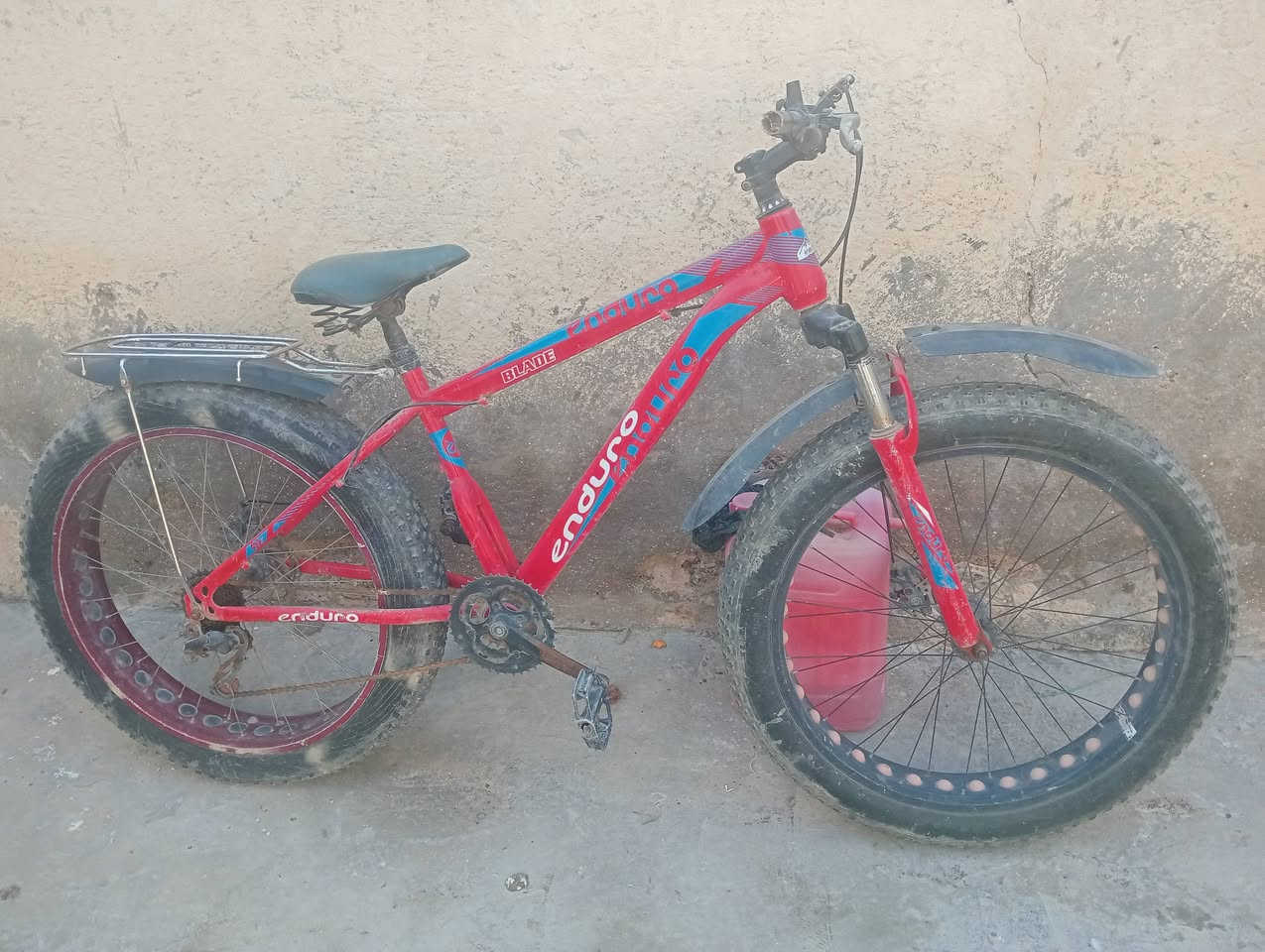 بايسكل جبلي لبيع جاهز بس عوزه دامه سعر 75 رقم الهاتف *********** بغداد لبلديات
