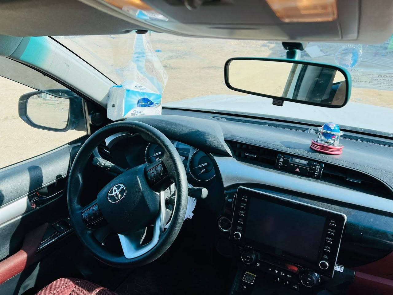 السلام عليكم هايلوكس 2025  كير اوتامتيك كفاله عامه رقم كربلاء انكليزي بأسمي شركة ساز ماشيه ٣٧ الف كيلو السياره بعدهي زيرو نضيفه مكاني كربلاء طريق النجف 315 وبيهه مجال قليل جدا السياره بوضع الشركه ***********3
