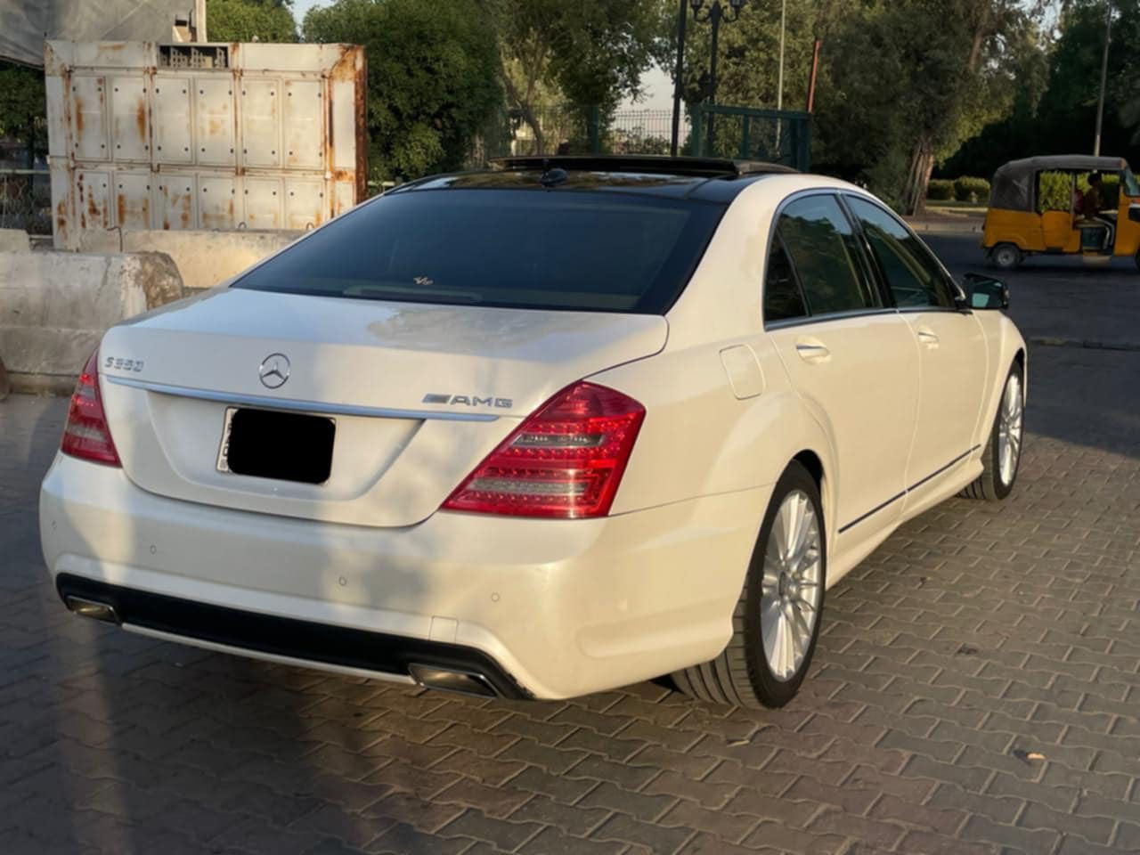 Mercedes Benz S class 
السيارة وارد خليجي استيراد شركة باجگير   S 350 
موديل 2011
عداد الكيلو متر 175الف حقيقي 
كير مكينة صدر كهربائيات كفالة بيهة مكانين صبغ كد شبر
ويل كب 19 تو سايز AMG مع طخم اطارات انتاج 25 
مواصفات السيارة معروفة
السعر 265 ورقة للبيع او مراوس حسب القناعة
للاستفسار الاتصال ع الرقم ***********
