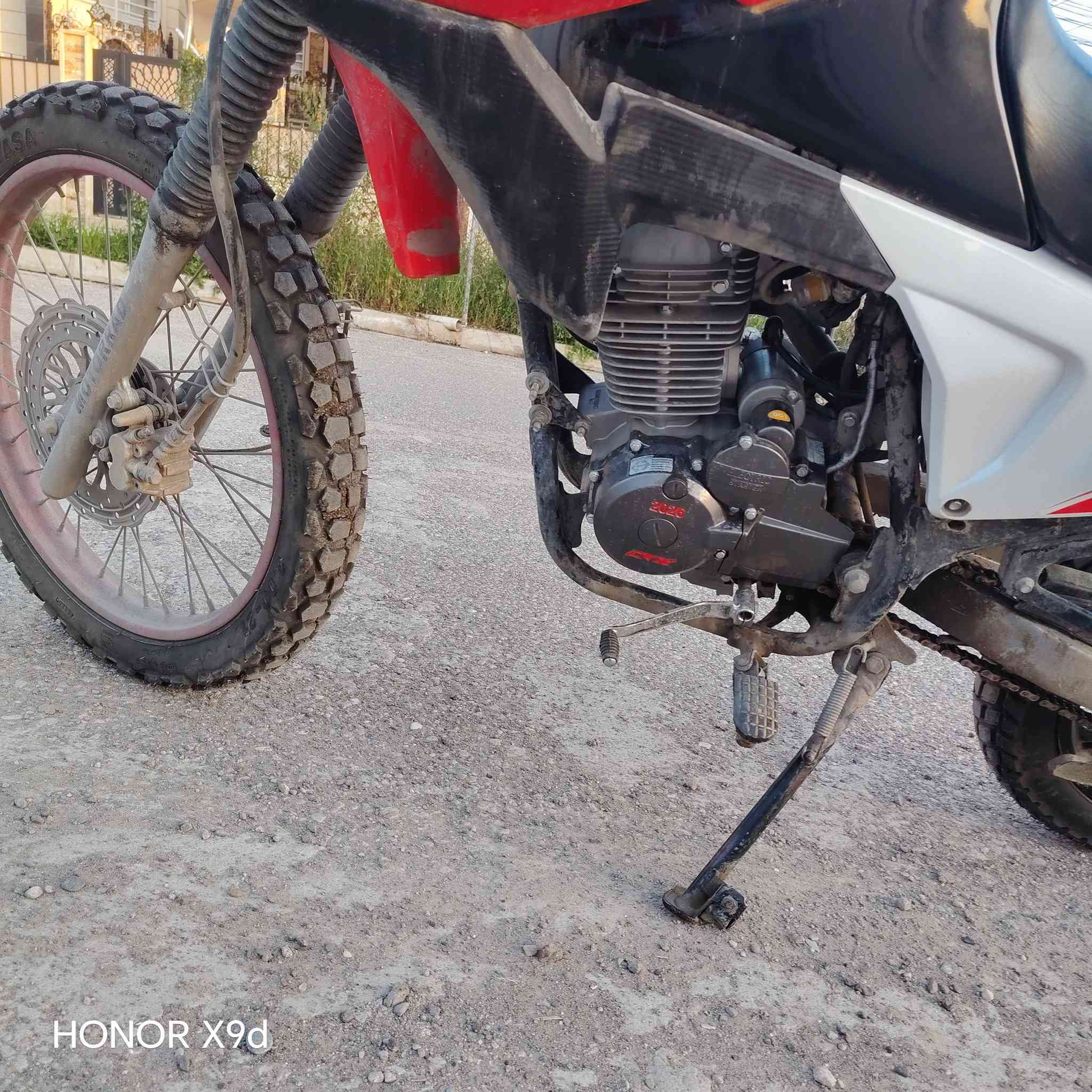 سلام عليكم 
شباب مطور قفاز هذه نوع 
مرقم دهوك سنويه عضم لي 2030
محرك جديدي بعدو بدهن شركه 300سيسي 
كهربايات فول شغله زوج تواير جديد 
لايت مال سياره الله وكيل 50الف شادو 
مطور كلشي ما يوجعه محور ويل على ويل كب وجوب ليس 
ويل الصلي موجود 
***********وتساب فقط او خاص على مسنجر 
السعر مليونين 400بي مجال الشرايه يدلل بس قساط ما ابيع
