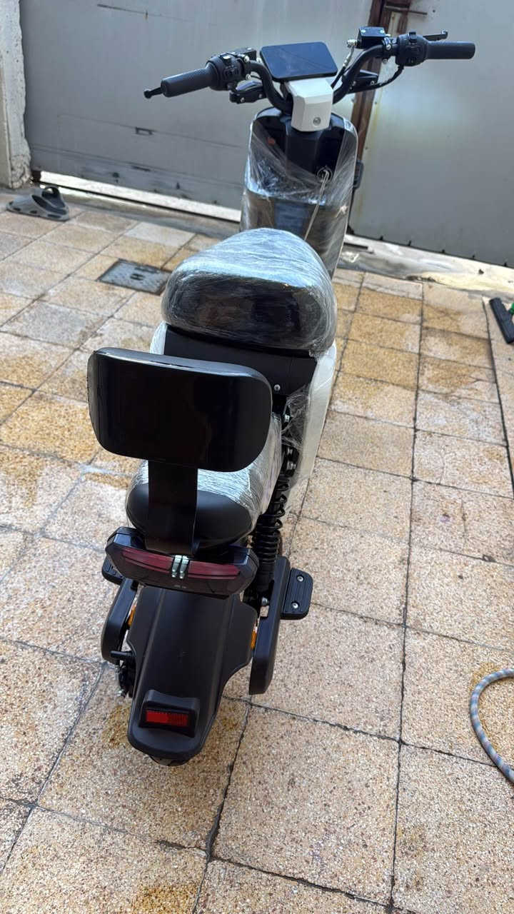 السلام عليكم دراجة شحن البيع ماركت ريان الدراجة جديده كلش ما صالها شهر من مستخدمه حته ماشيه الدواجة نضيفه 100 بل 100 ما تصرف عليها ربع ترا ماكو هيج سعر  شوف السوك وانه بخدمتك ترا الجديده ب700 لين هاي ريان بس انه محتاج فلوس وريد بيع مكاني بصره ابو الخصيب السعر 475!!! ماكو هيج سعر ولي ما يعجبه المنشر لا تنتصل *********** وتساب متواجد البصرة, العراق
