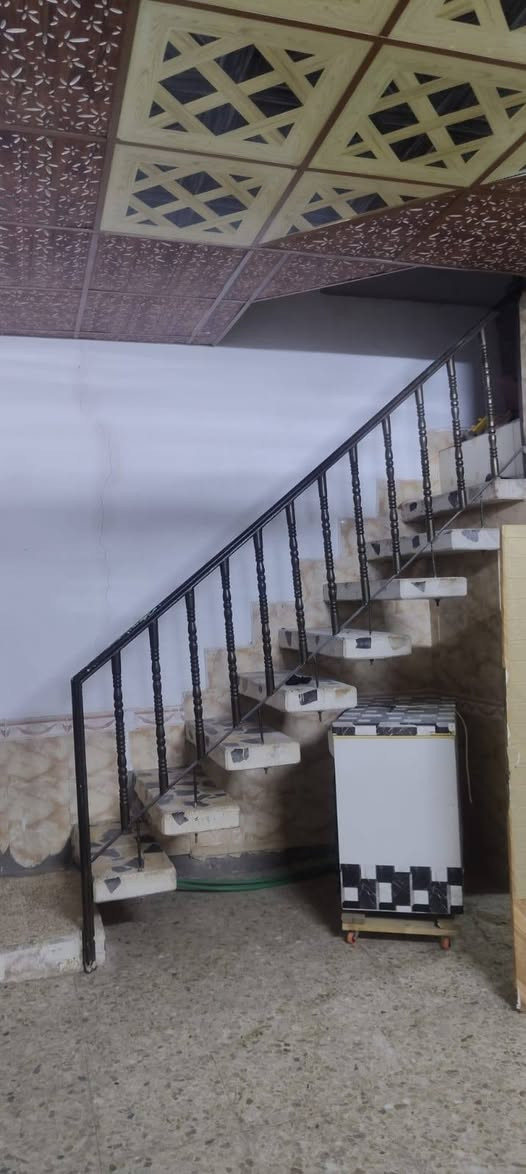 يوجد 100للرهن حي النصر يحتوي على غرفة وصالة واستقبال ومطبخ وتخاريج قيمة الرهن 30مليون للاستفسار ***********
