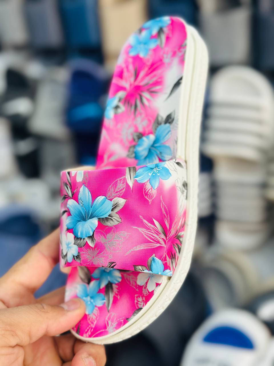 سليبـــــــــر نســــــــائي 
سعـــر الكارتـــــــون بـــــ 48 الــــــــف 
تعبئــــــــة الكارتـــــــون 24 قطــــــعه 
📲 قناتنا الرسمية على التليگرام:
https://t.me/lady_shose
✅ تابع قناة آلَشّـمِــــــسً لَلَجَ ـمِـلَهِ على واتساب:
https://whatsapp.com/channel/0029VaxGBzjEKyZ8HyWSgC03
📞 واتساب الحجز والتواصل:
***********
