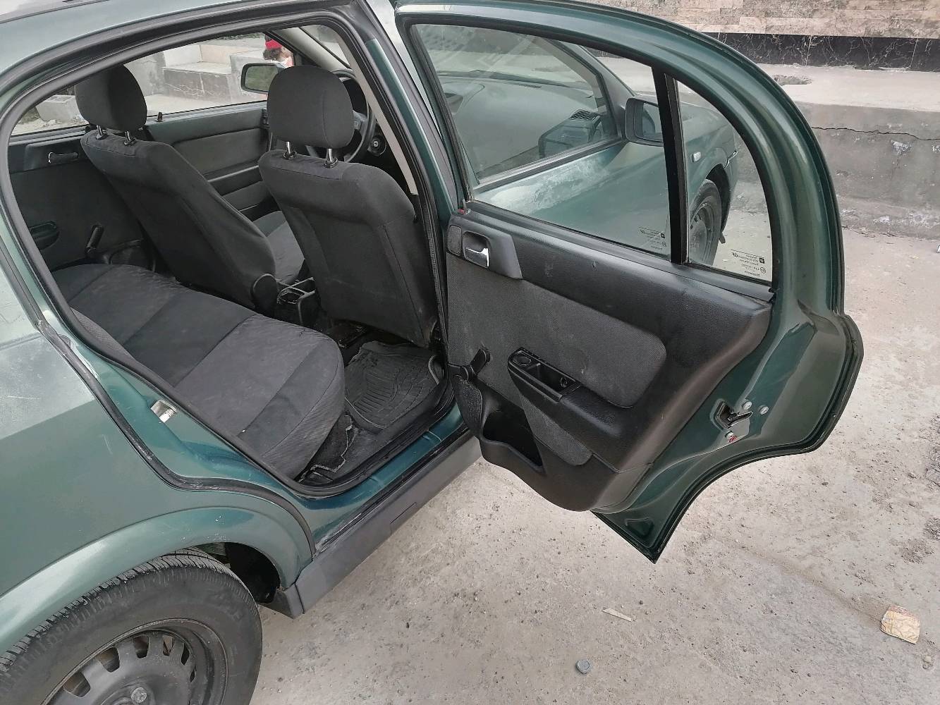 السلام عليكم ورحمة الله وبركاته 
للبيع اوبل استرا 2002  انكليزي وبسمي كير ومحرك مكفول تخم تاير جديد صدر امامي خلفي جديد تبريد ثلج تدفئه كهربائياته بلاديه اي چطل مابيه غرفته جديده بلاديه كهربائياته كله شغاله بلاديه  ترايك وين متريد ناعمه كلش بلاديه صبغه بلاديه  مكفوله من ضربه كتلوكات شركه بيه السعر 55 بيه مجال ( ***********… . *********** )