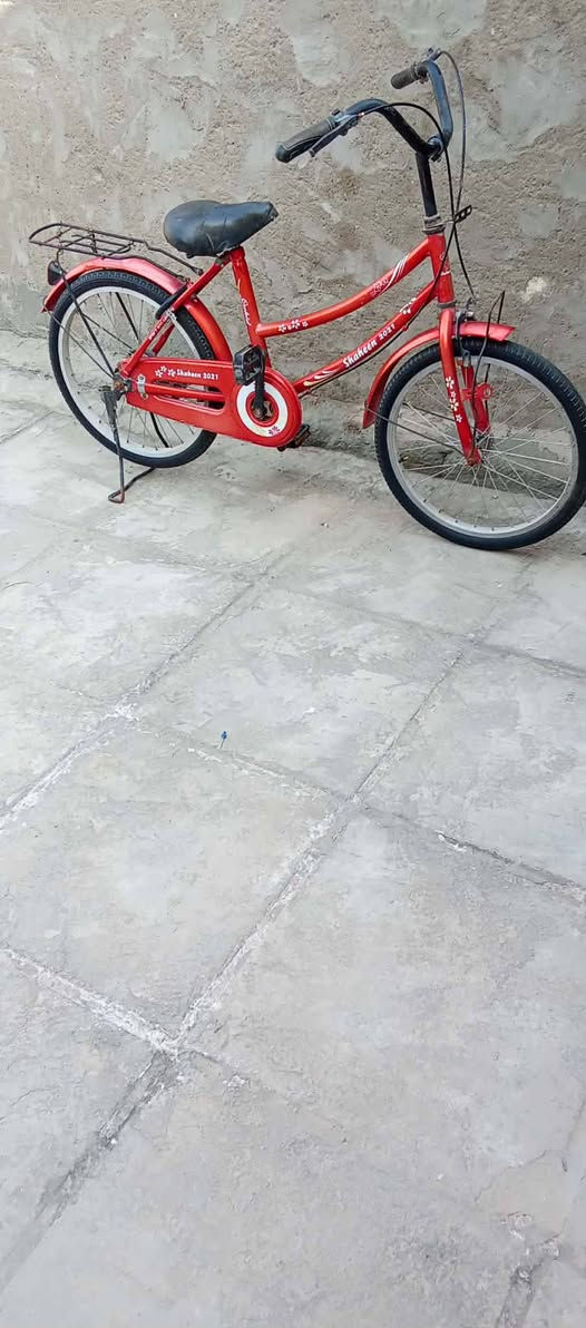 السلام عليكم بايسكل ياباني حجم 20 نضيف مثل ما موضح بالصور شركة الشاهين. موديل 2021 ما ناقصه اي شي كامل السعر 30 الف المكان المشخاب ***********
