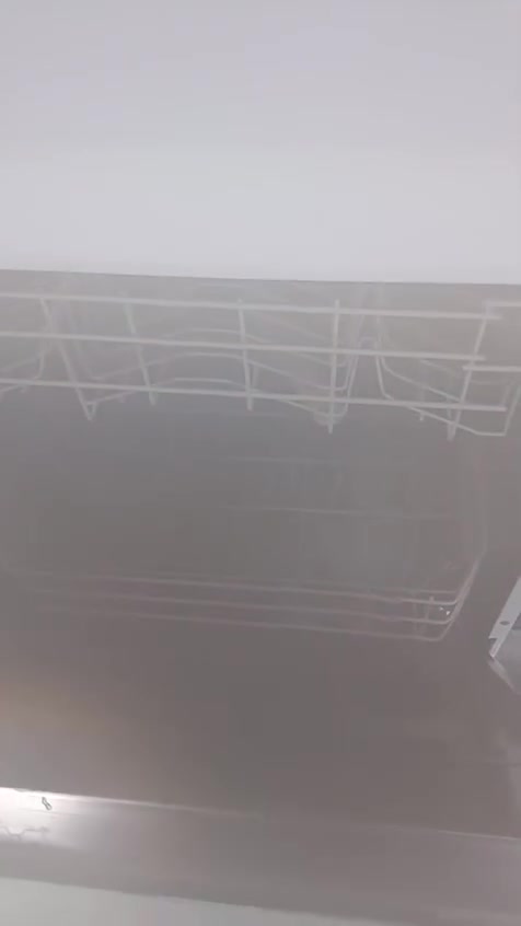 غساله صحون ماركه بيكو نظيفه جدا" 
ما استخدمته لان مطبخي صغير وماكو مكان اخلي بي غسال  حتى اشتريت كبسولات وملمع وما استخدمتهم. 
مكان بغداد البلديات 
***********

