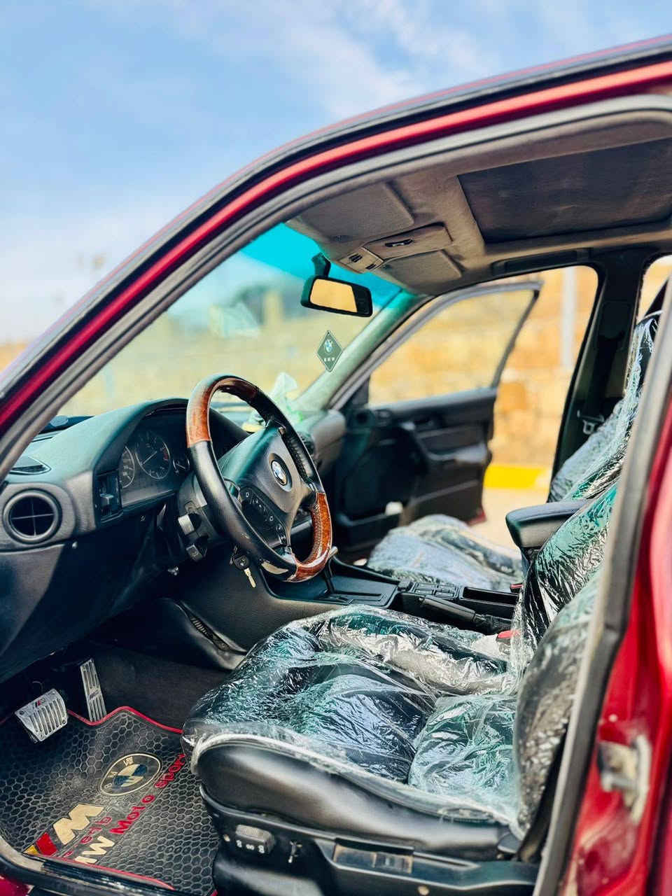 بسم الله الرحمان الرحيم BMW  محرك 525 بلادي كير اتومتيك موديل 1992مواصفات فول فول سلايت ايبيس قفل مركزي زينون كشنات كهربائية تبريد مركزي استري كهربائية داخل صاج كير محرك صدر تايرات كهربائية تبريد شرط سنوي جديد رقم دولي اخوان شراي خابر تدلل عنوان كركوك.  ***********.  ***********.
