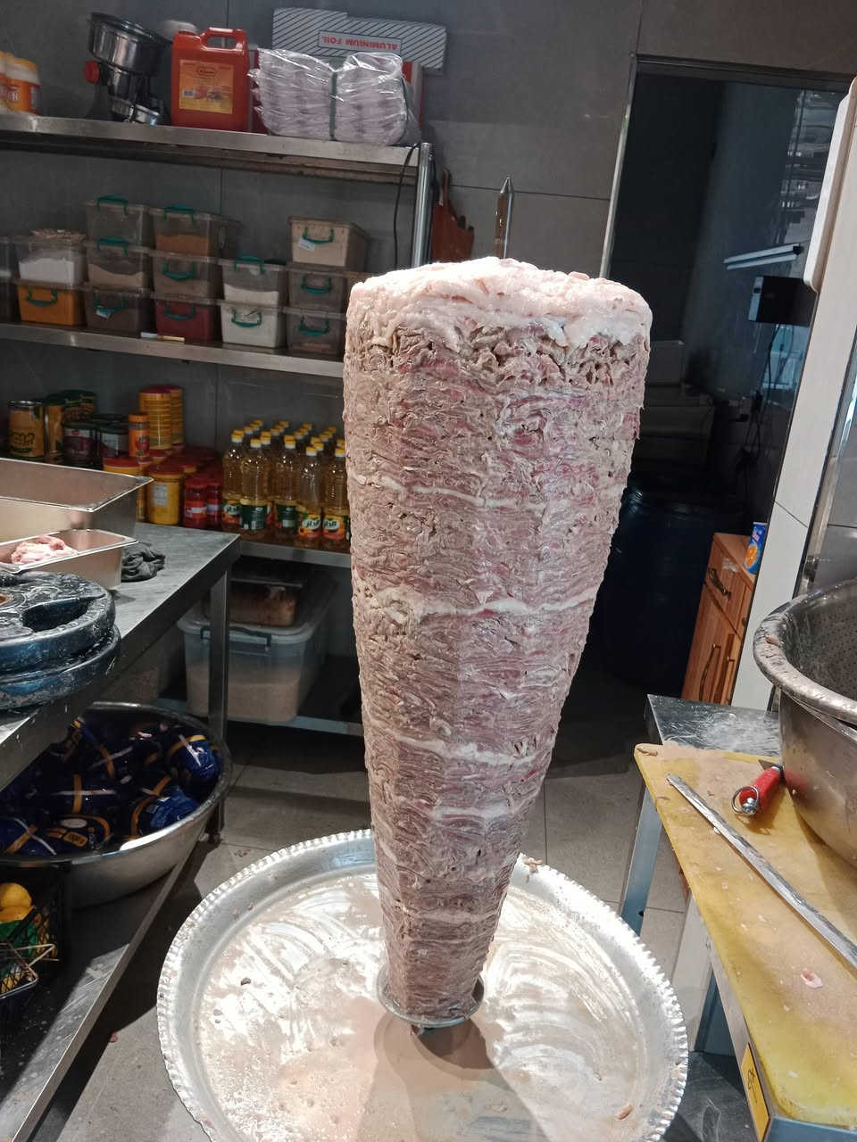 🔥
أنا الشيف عبدالله، متفرغ للعمل كشيف شاورما
خبير في مجال اللحوم واختيار أفضل القطع بعناية
أمتلك خبرة في تتبيل الشاورما بطريقة احترافية تضمن طعم مميز وثابت
أعمل على تقديم شاورما بمستوى عالي من الجودة والنظافة
وأهتم بأدق التفاصيل من التحضير إلى التقديم
🌯 هدفي تقديم طعم يخلي الزبون يرجع مرة ثانية
جاهز للعمل فورًا، وأبحث عن فرصة أضيف فيها خبرتي وقيمتي‏
‪0787 889 2034‬‏
