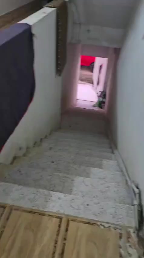 متوفر طابق ثالث غرفتين وصالة بالاسرى مقابل مستشفى الشفاء بدل الايجار 150 ألف عقارات ابو وحيد ***********
