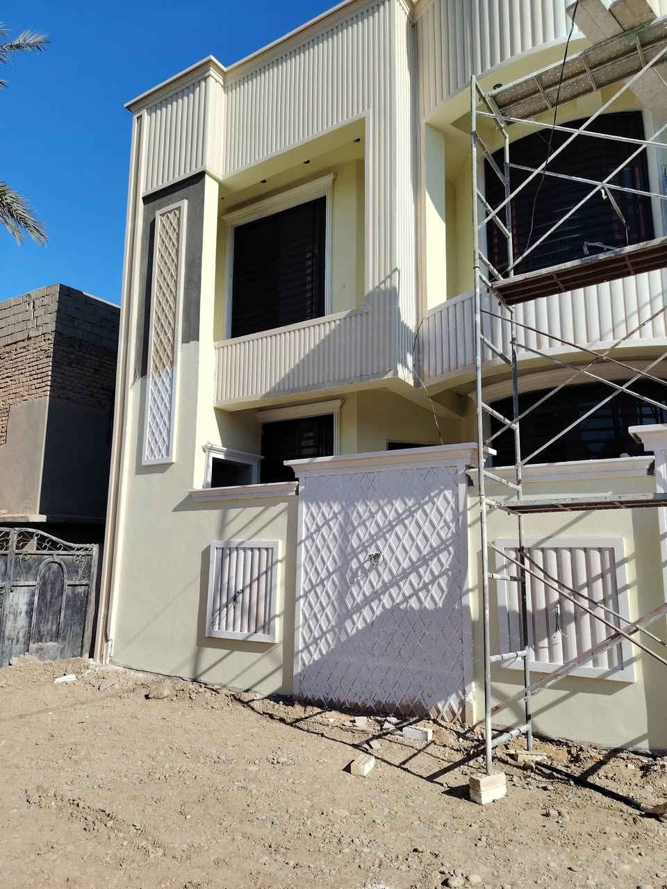 (  على استعداد لتنفيذ جميع اعمال الديكور  ) 
 بأقل الأسعار بدقة وحرفية عالية فريق عمل متكامل متخصص لخدمتكم، أعمالنا تتحدث عنا، الإلتزام بأعلى درجات الجودة ودقة المواعيد شعارنا. 

خدمات عالية المستوى سرعا في الإنجاز  لجميع المنشآت السكنية من قصور وفلل ومنازل ومجمعات تجارية تسليم هندسي.... 
*احدث تصميمات عصريه ديكورات منازل وترميم تركيب جبسون بورد جبصين عربي قرميد 
*احدث انواع الديكورات المنزلية 
* احدث ديكورات بديل الرخام و الخشب 
* احدث ديكورات الجبسم بورد   
* تصفيح أسقف فلات 
* تركيب خشب الارابيسك cnc 
* تركيب قواطع جبسم بورد 
* تركيب قواطع سمنت بورد 
*  تركيب  الفورسيلنج البلاستيك الملون والابيض
* تئسيس وتشطيب دهان كافة الديكورات دهان ساده أو ديكور
* بأقل الأسعار نعمل بجميع المحموديه وأطرافها 
* هاتف : 
***********
***********
بادارة ..غسان جمعه
