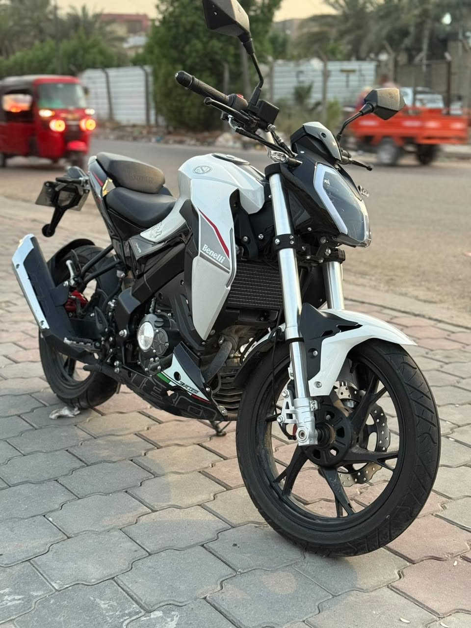 180s بنلي 
الممشى 1400 كيلو فقط يعني زيرو بحالة الوكاله 
رقم انگليزي باسمي + هزه جديده
مكاني بغداد حي اور 
السعر ٣ ملايين و ٢٠٠ الف 
***********
