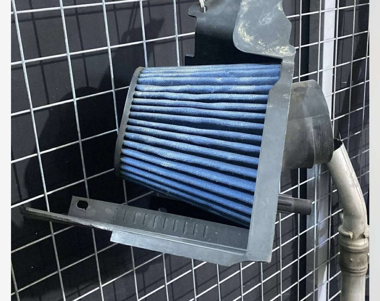 السلام عليكم
ارضيات جيب srt اصليات تفصيخ تخم نضيف جدا 
فلنجات جيب srt 6 بستم برمبو 
شوته موبار جيب بوكس نضيف جدا 
للاستفسار ***********
