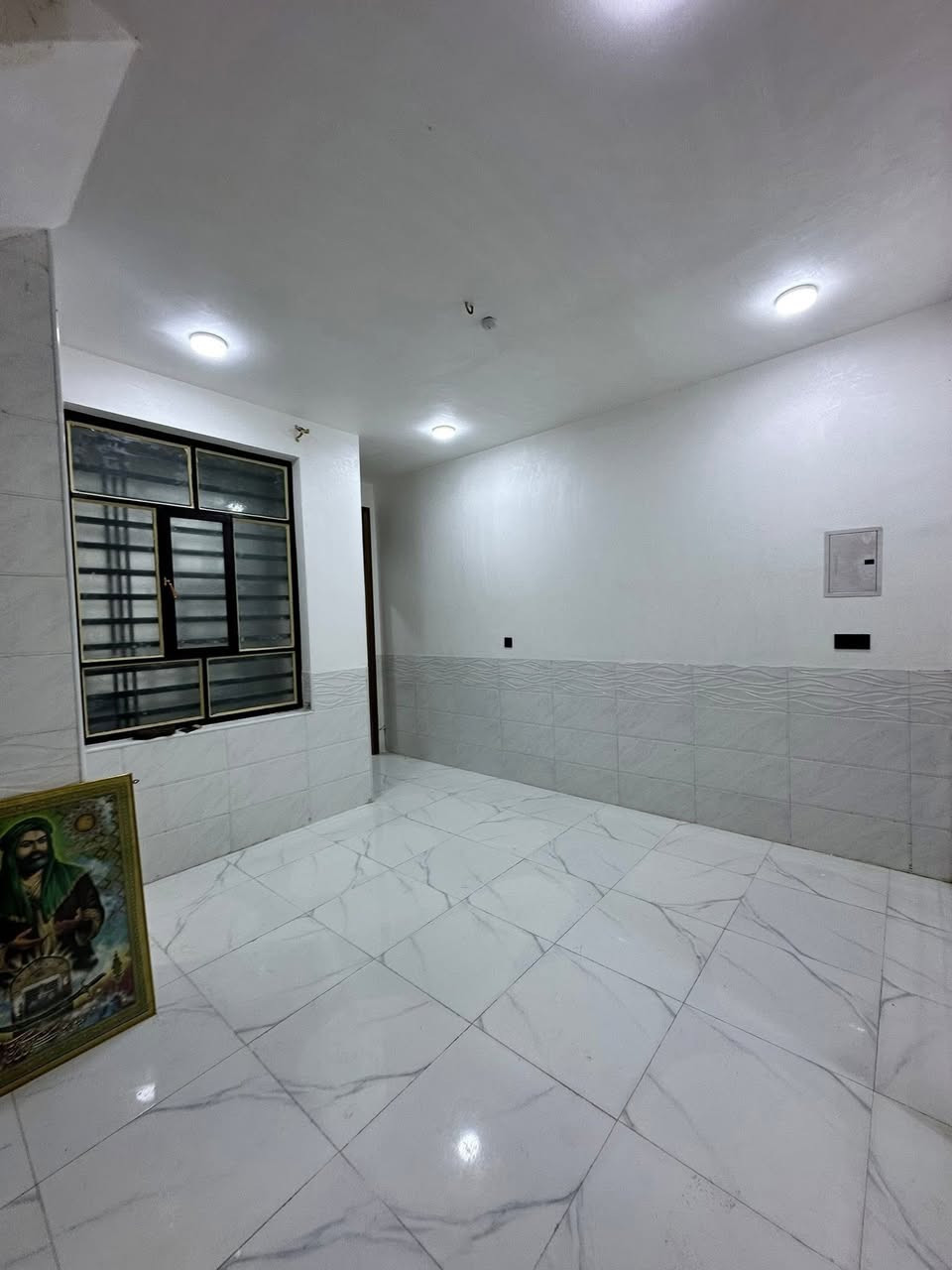 #بصمة عهد للعقار المناسب فقط.
السلام عليكم بيت 
مساحه 125 للبيع 
مكان بابل حله زوير الغربي 
بناء حديث صارله 3اشهر من  كمل بناء 
زراعي سند 25  
ماء كهرباء  
البيت طابقين. الطابق الائرضي صاله +هوال + مجمع صحيات + غرفت نوم 
الطابق الثاني غرفتين نوم + هول + مجمع صحيات 
التواصل  ***********او ***********
