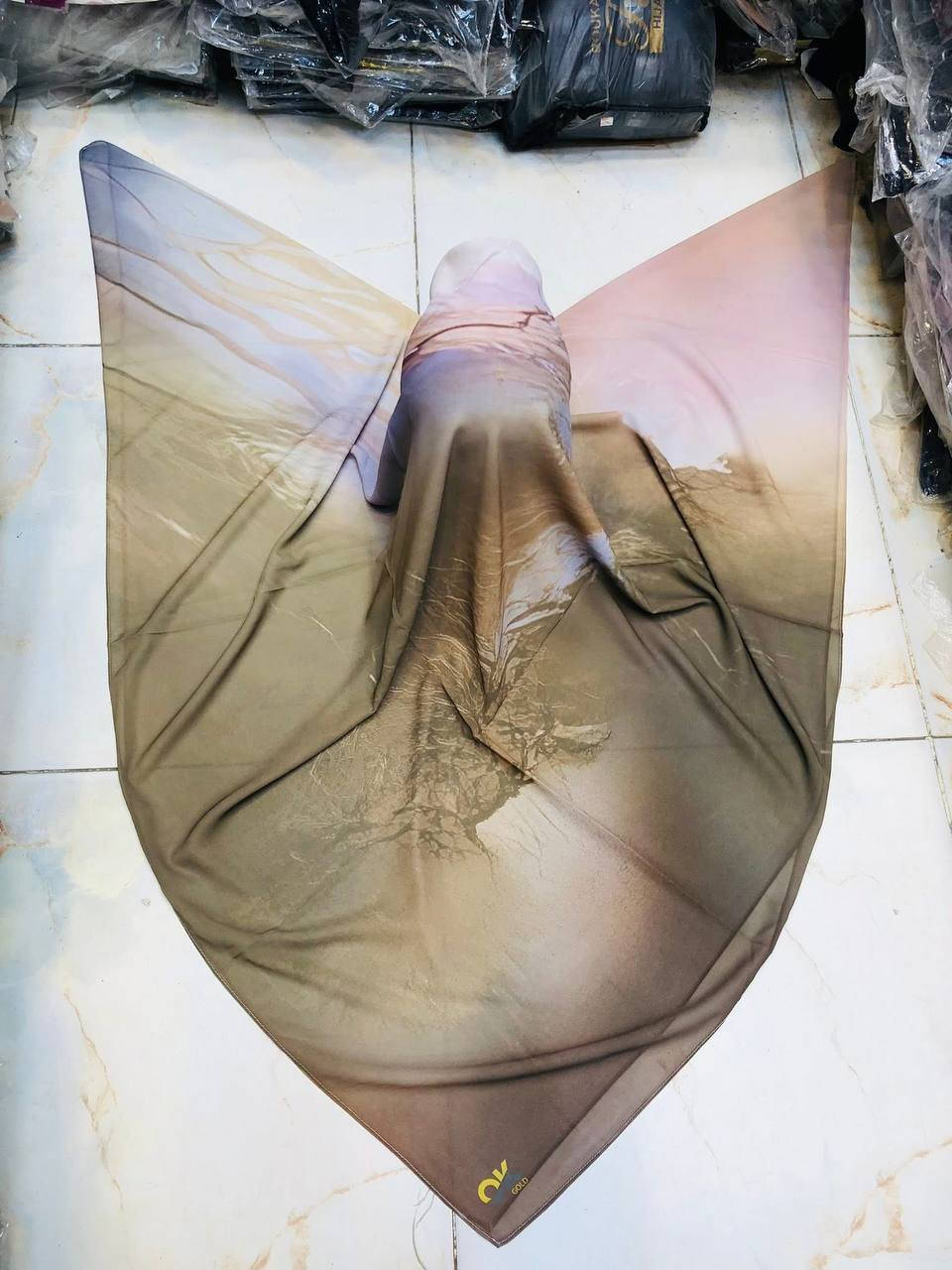 حجابات جرجيت مشجرة قياس متر ١٢٠
متوفر جميع انواع موديلات حجابات قطنيه و جرجيت 

العنوان _ بابل قضاء القاسم 
واتساب _ ***********
متوفر توصيل لجميع المحافظات العراق 🇮🇶
