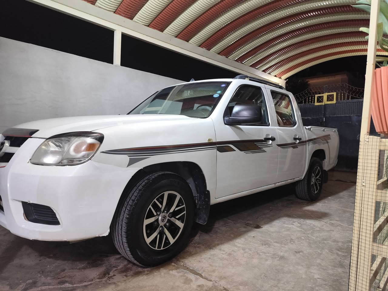 مازدا BTمحرك2600 بيها 3قطع صبغ بدون دواخل سياره جاهره ماشيه 130الف فقط 
السعر123 مجالها بصيط 
***********
