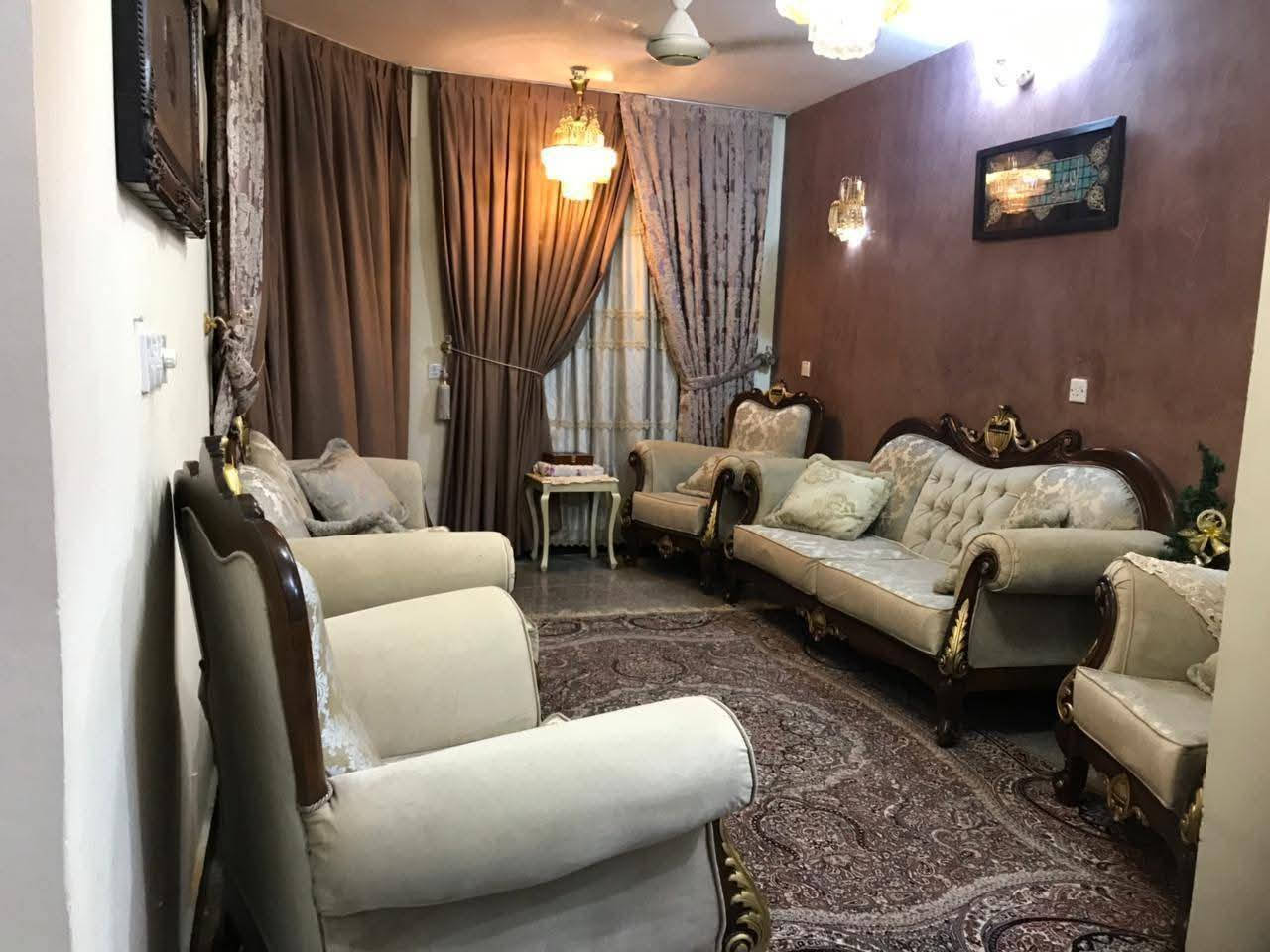 السلام عليكم من رخصت أخوية الأدمن عندي ١٣٢م واجة ٦م نزال ٢٢م كراج صغير صالة مطبخ جلسة ٢نوم وخدمات طابق الثاني ٢نوم وخدمات جلسة بيتونة وسطح ماعدا البيت بي مشتمل طابق ثاني بي غرف نوم صالة خدمات حولي بيت حلو مرتب الموقع القاهرة الضباط الفرع مقابيل المول القاهرة عرض الشارع ١٥م قريب الشارع العام أستفسار على رقم ***********
