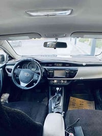 کرۆلا ٢٠١٦ ڕەشی قەتران ئەمریکی مواصەفات LE گێڕ و مەکینە و تەبرید بە شە...