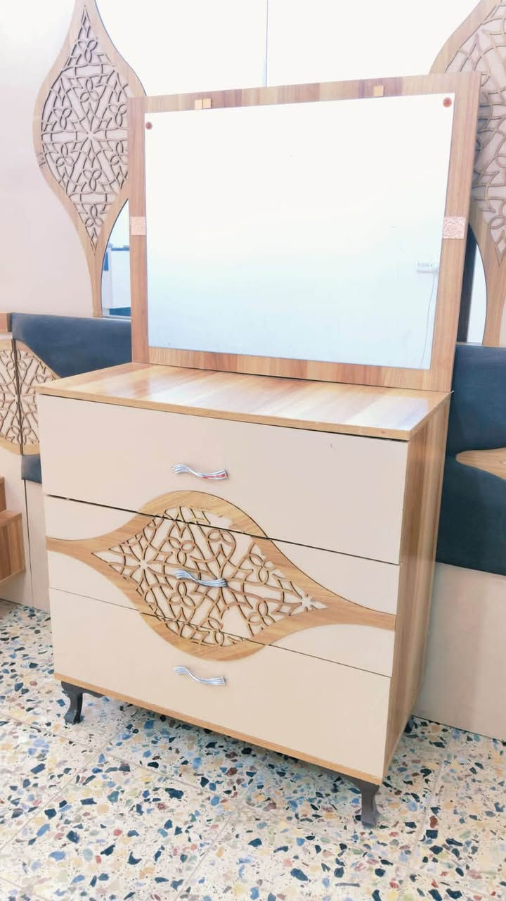 غرفه تركيه خمس قطع 
النظافه ١٠٠٪؜ اي ضرر ما بيه كامله مكمله 
السعر ٦٠٠ وبيه مجال مع نقل وشد الغرفه داخل بغداد


**إذا كنت صاحب هذا الإعلان وتريد حذفه لأي سبب، رجاءا أرسل رسالة إلى الدعم الفني**