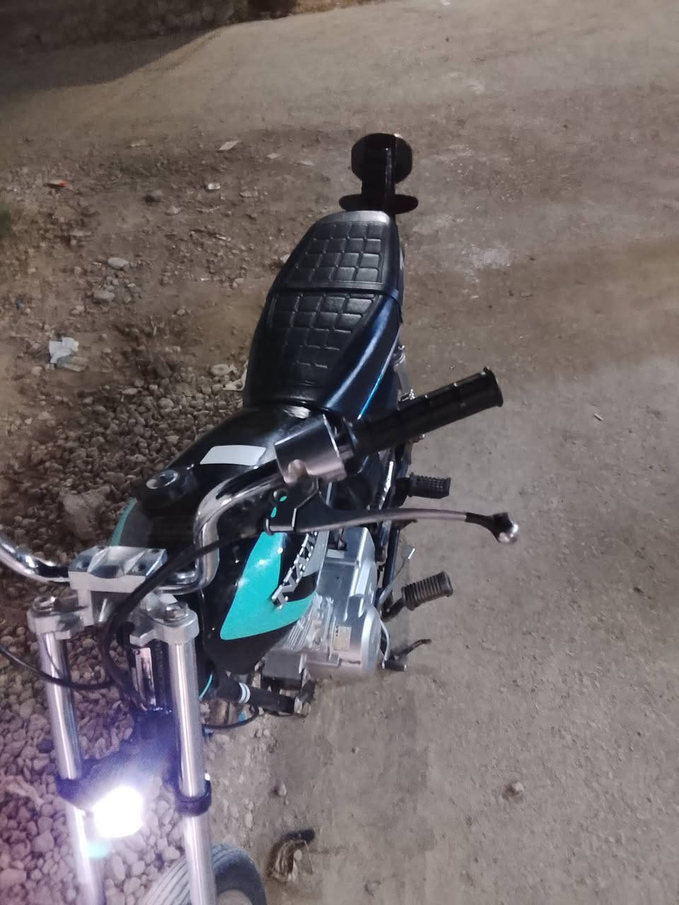 السلام عليكم نامه شلامجه للبيع تعميره كلها 25محركها مكفول كفاله عامه غراضها كلها اصليه من التياير للتاير دراجه شلعه ومعدل طيران شاصيها امتياز 21 سكنر سعرها 575وبيها مجال مكاني بابل محاويل***********
