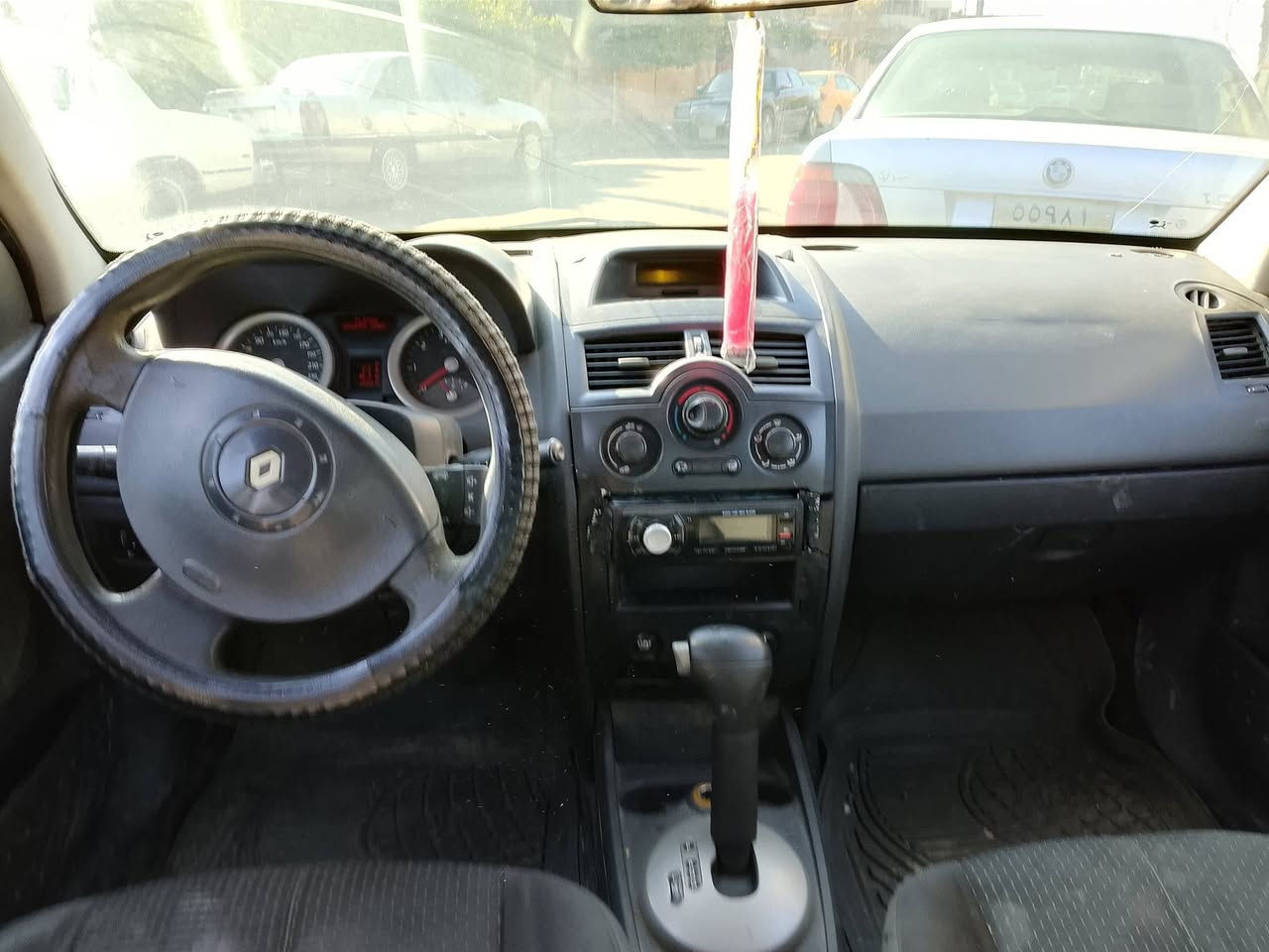 رينو الفين وخمسه للبيع تتفيه فول سياره ناقصها بس دفتر بانزين السعر46بيها مجال قليل للستفسار اتصال ع رقم ***********
