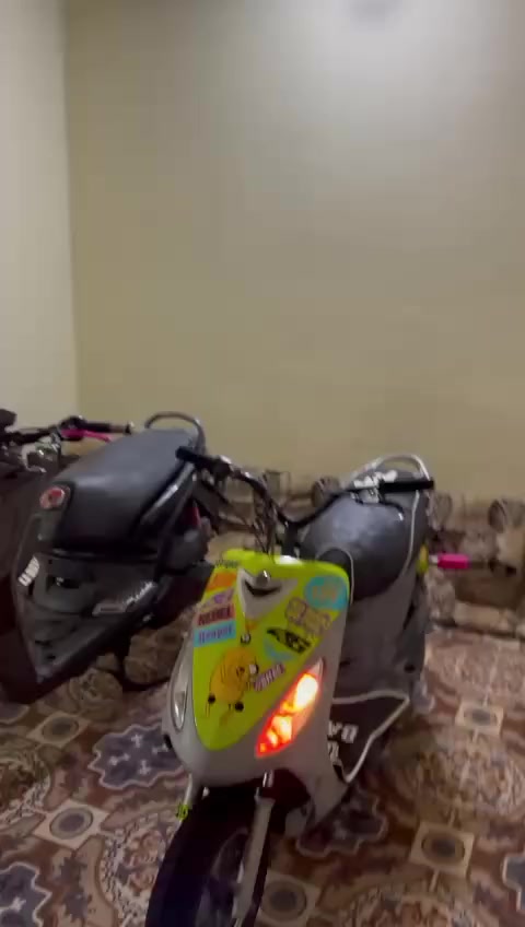 سلام عليكم دراجه للبيع سعره ١٤٠٠ وبيه مجال بيه تزود خارجي صارله سبوعين طالعه من وكيل عنوان البصره الزبير رقمي *********** فقط واتساب ورقمي ثاني فقط رصيد ***********
