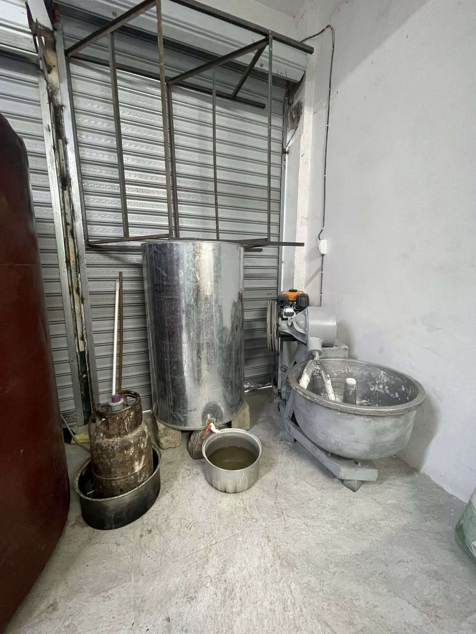 سلام عليكم🤚🏻
فرن دوار للبيع الفرن نضيف صمونتو تخبللل 🍞🔥

مع ملحقات 👇🏻

1-سله صمون ✅

2-ميز تقطيع✅

3-ميز عرض ✅

4-عدد الطوليات 30✅

5-عجانه + ألخنزيره جديده مستخدمه يومين✅

6-ميزين مال طوليات ✅

ملاحضه الفرن صار يومين من فتح وسبب البيع عدم التفرغ 👍🏻

شغل الفرن نص گيس 🔥🍞

ايجار المحل100 ألف 👍🏻

تريد موقع أو عراض بكيفكك 🫵🏻
📍موقع لمحل : موصل حي سومر سايدين جامع قباء ✅

رقم الهاتف ☎️ : *********** للاستفسار والتواصل السعر : 20 ورقه وبي مجال لطلبين 🔥✅
