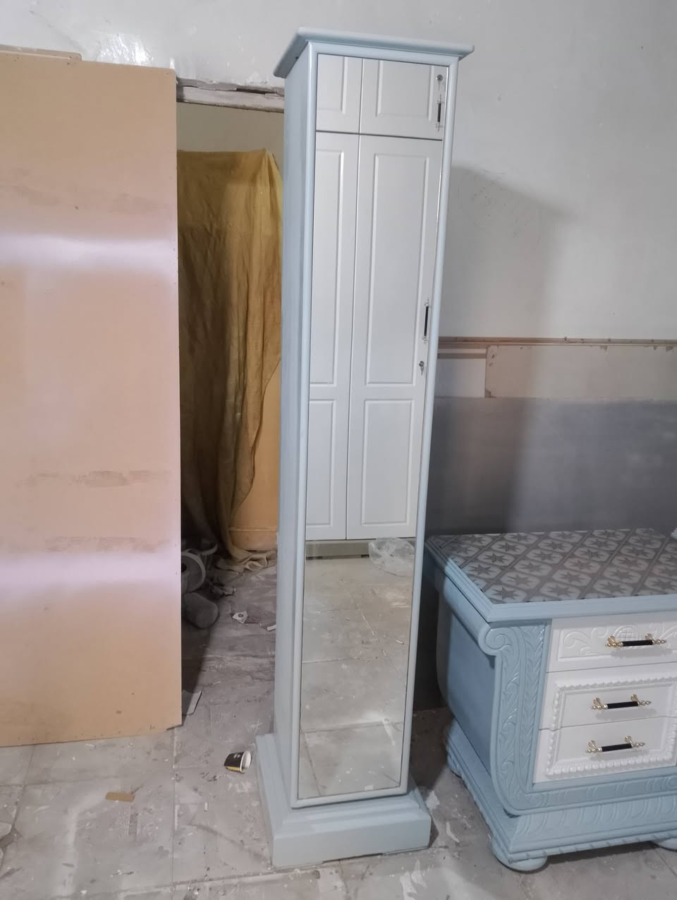 معرض سليم
غرفة نوم  كويتيه إيطالية مستخدمه شرط النظافه والمتانه

وشرط كويتي إيطالي مو تركي ولا ماليزي 

كنتور 3 متر 6 باب 

ميز مرتين

كومديات 2 

سرير 

زاويه 

السعر مليون و150 ألف شامل الشد والتوصيل داخل 

ذي قار حصرا واذا بس بيع مليون قفلها عنوان داخل 

المنشور ***********
