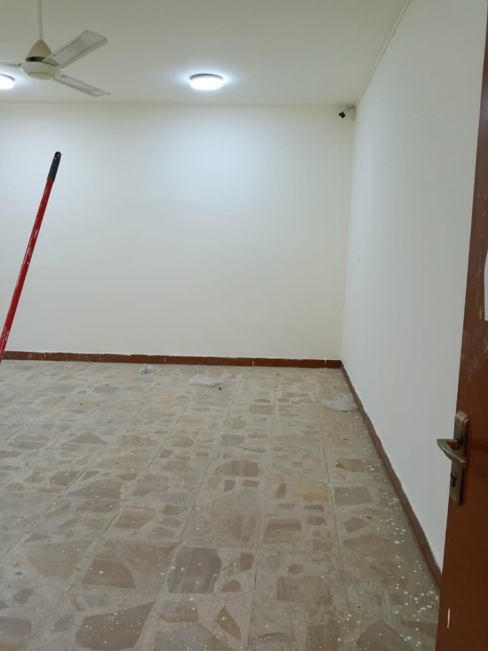 � صبغ وديكورات حديثة بأفضل الأسعار 🔹
تريد تجدد بيتك وتخليه يبين أفخم وأجمل؟ ✨
نوفرلك خدمات متكاملة:
✔️ صبغ داخلي وخارجي بجودة عالية
✔️ معجون وتسوية جدران باحتراف
✔️ تنفيذ ديكورات عصرية وزخارف وإضاءات مخفية
✔️ ألوان حديثة حسب ذوقك
✔️ شغل نظيف وتسليم بالوقت

نشتغل بدقة واهتمام بالتفاصيل حتى يطلع بيتك بشكل يرضيك 100% 👌

للاستفسار والحجز راسلنا ع الخاص أو اتصل بينا 📞
***********

— مقاول مثنى خيري

#صبغ #ديكورات #تشطيبات #مقاولات #تجديد_بيوت
