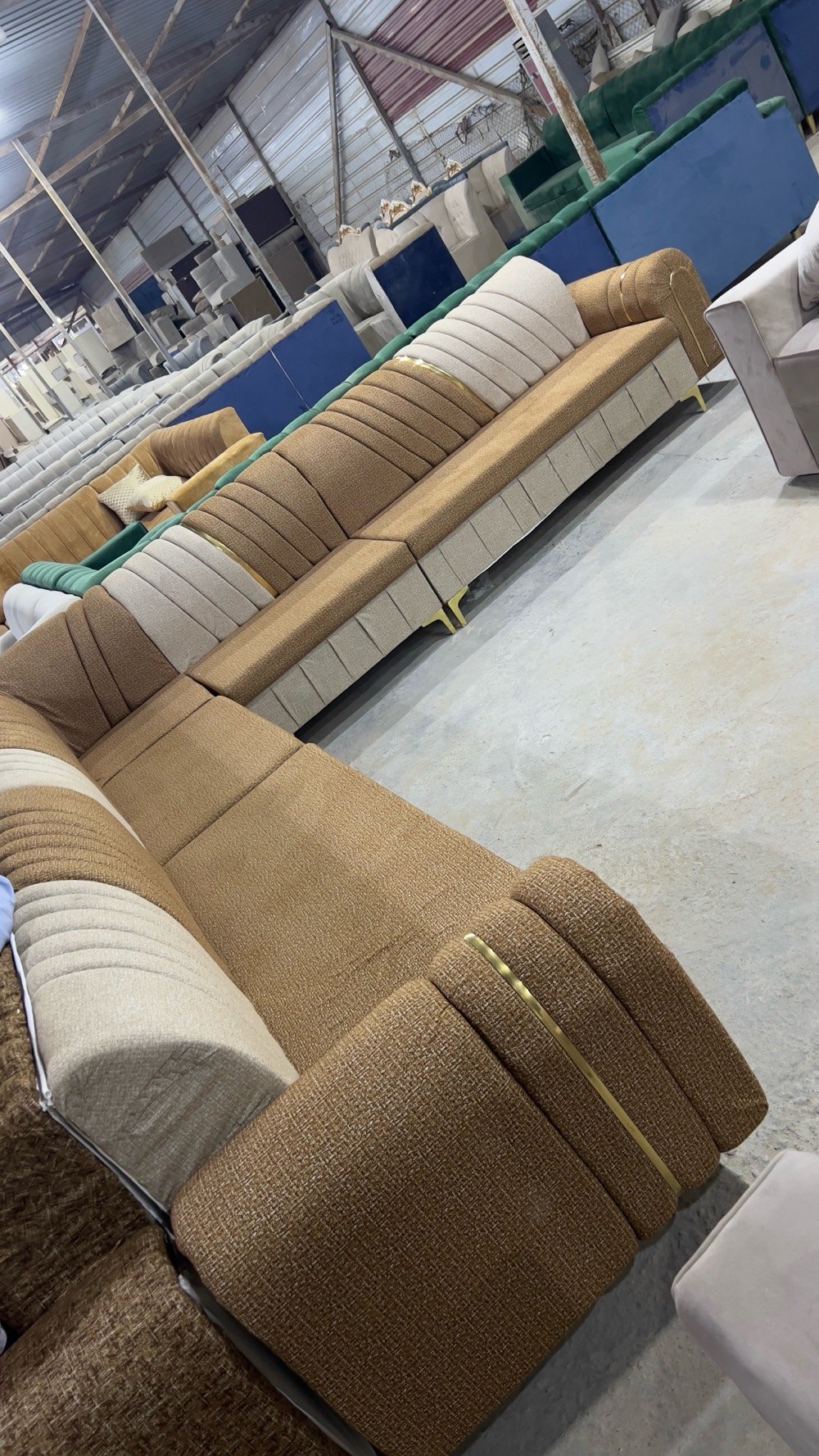 ✨ عرض خاص مناسبت شهر رمضان 🌃 
احجز الآن ديوان حرف L بـ 10 مقاعد مع طبلة + 4 كوشات هدية فقط بسعر 350الف !

📌 رقم الهاتف: *********** وتساب 

🔹 ضمان 3 سنوات
🔹 تصميم أنيق: مقعد بلوك أسود مع خشب جام روسي فاخر
🔹 خدمة توصيل متوفرة داخل بغداد وجميع محافظات العراق بأسعار مناسبة

⚡ لا تفوت الفرصة.. الكمية محدودة! ⚡