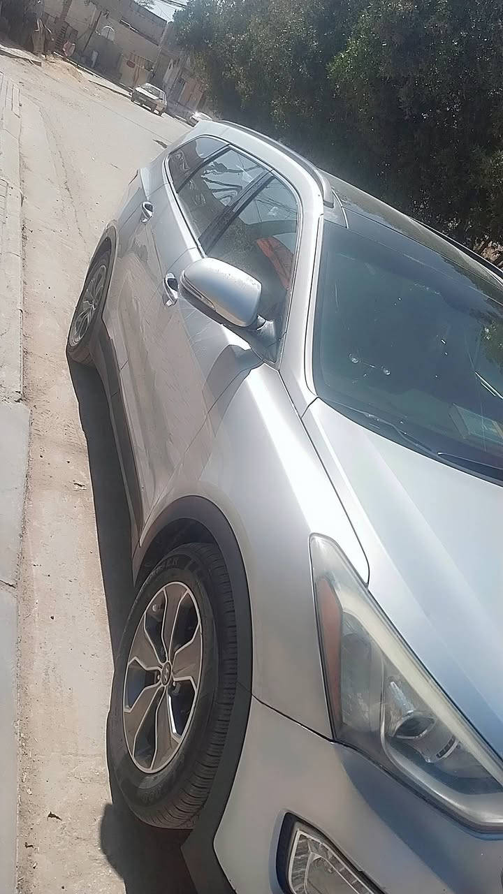 سيارة سنتافي موديل 2013  فول مواصفات 
مكفولة كفالة عامة السونار موجود ويه الصور 
المواصفات:
بنوراما 3 طكات
بصمة ابواب
بصمة تشغيل
كامرة خلفية بلاد
جنطة كهرباء 
حساسات  خلفي 
3 انضمة قيادة 
تدفئة كشنات 
تدفئة ستيرن 
مانع انزلاق ABS
رادار خلفي
دفع رباعي فور ويل
لايت زينون
عدد المقاعد 7 راكب
تخم تاير جديد
محرك 6 سلندر 3.3L
تدفئة تبريد ثلاث قطع كلشي شغال
رقم بغداد باسمي هزه جديده مكانه كربلاء
السعر 155 وبيها مجال 
الأتصال ***********
